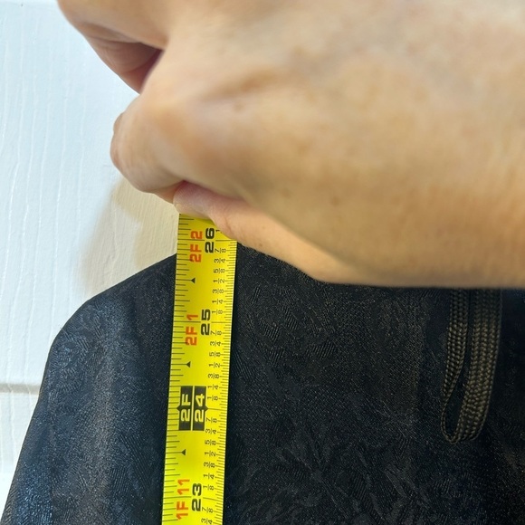 Vintage Allison Smith Black Sateen Blouse Textured Rose Patterned Pleated Sz 12 - Picture 9 of 11